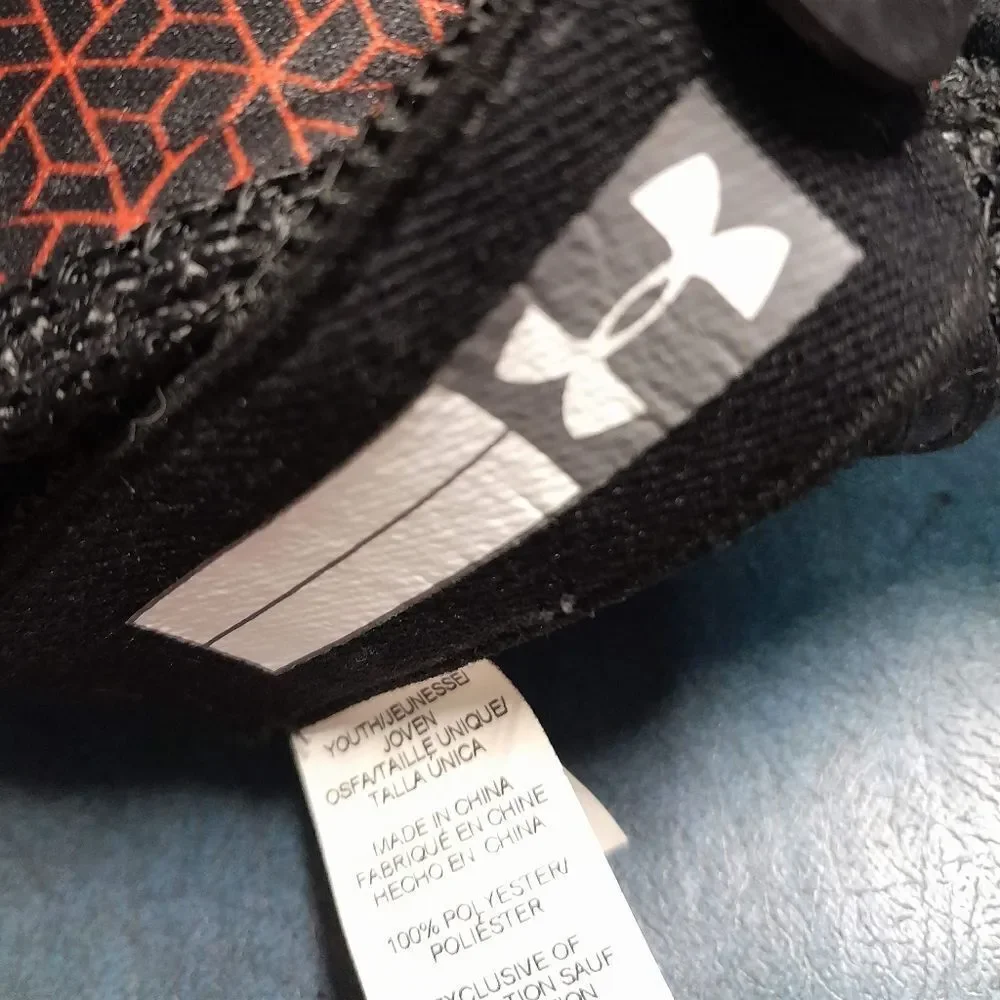 🤠Under Armour Boys' Youth Trucker Cap Like New